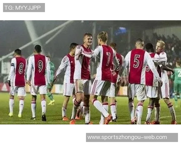 埃因霍温强势3-0战胜费耶诺德三连冠前景光明领跑荷甲17分 埃因霍温强势3-0战胜费耶诺德三连冠前景光明领跑荷甲17分